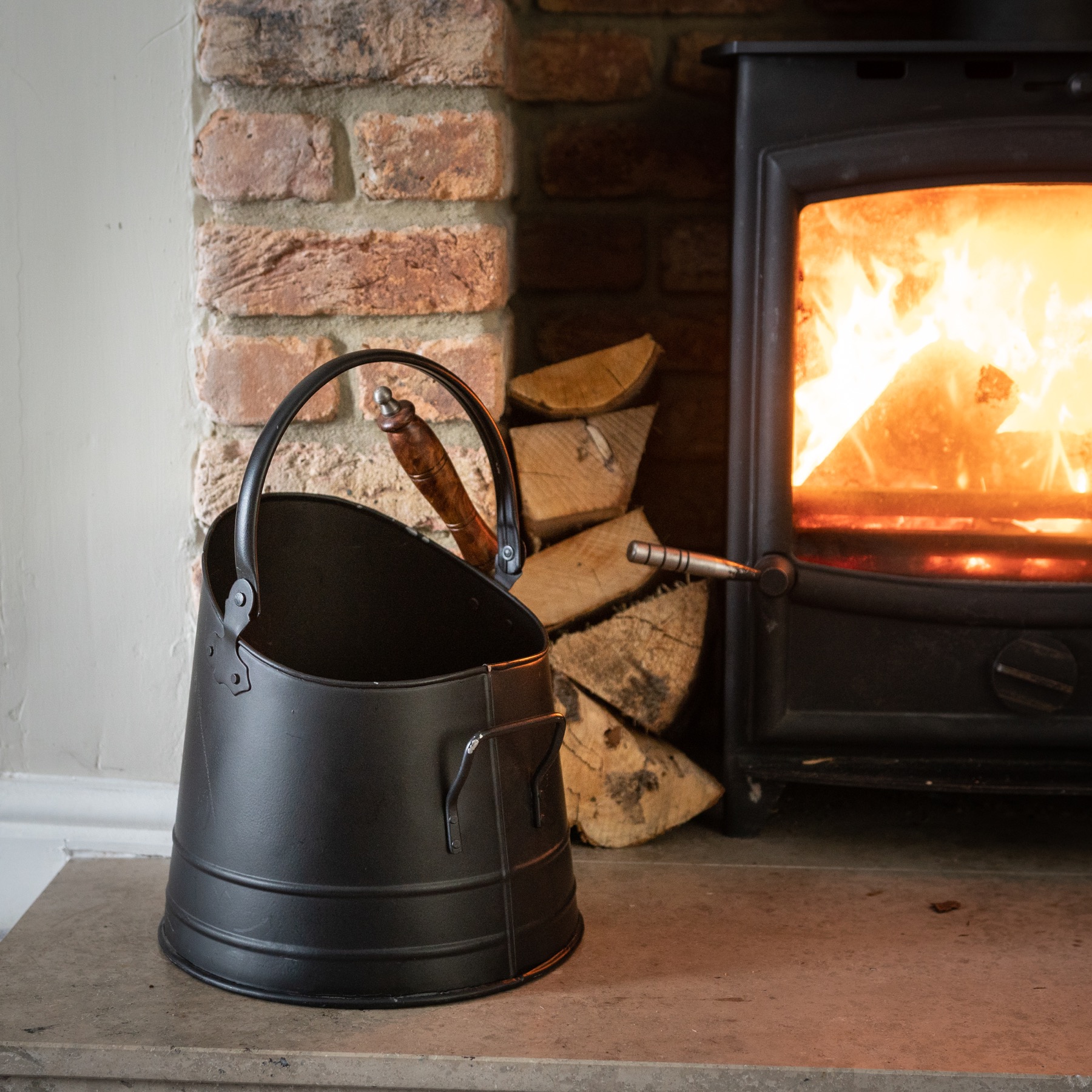 Black Coal Bucket with Teak Handle Shovel - Image 3