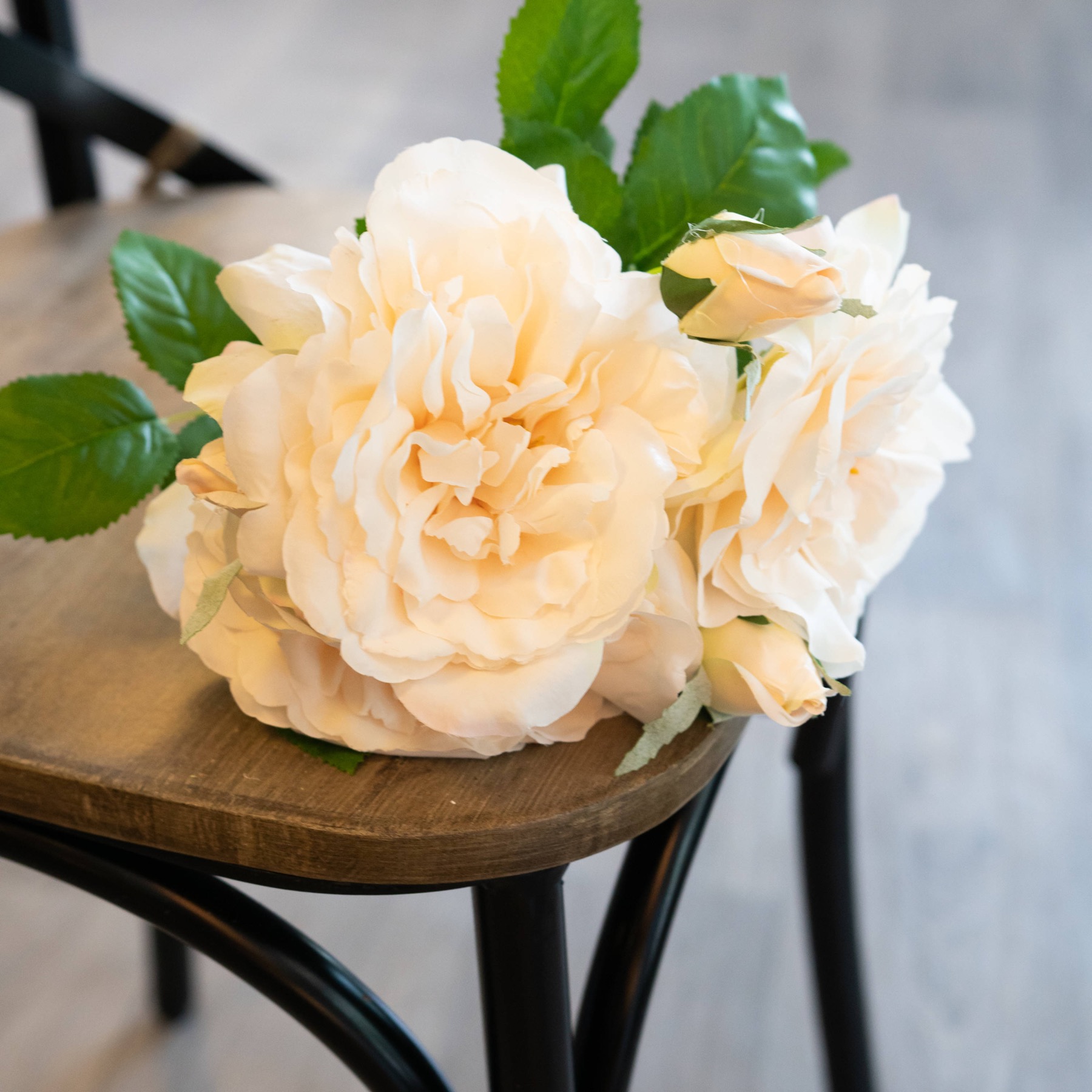 Peachy Cream Short Stem Rose Bouquet - Image 3