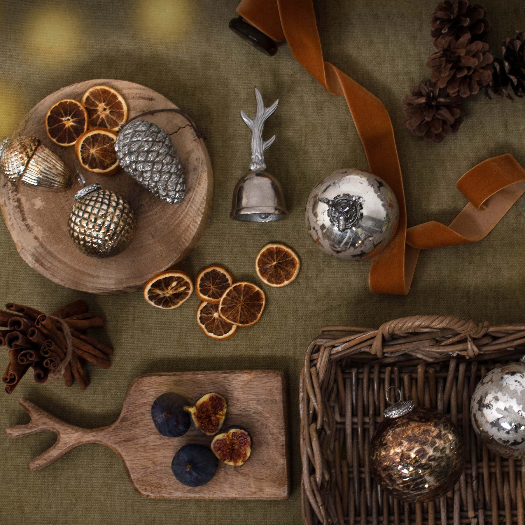 The Noel Collection Burnished  Christmas Bauble - Image 3