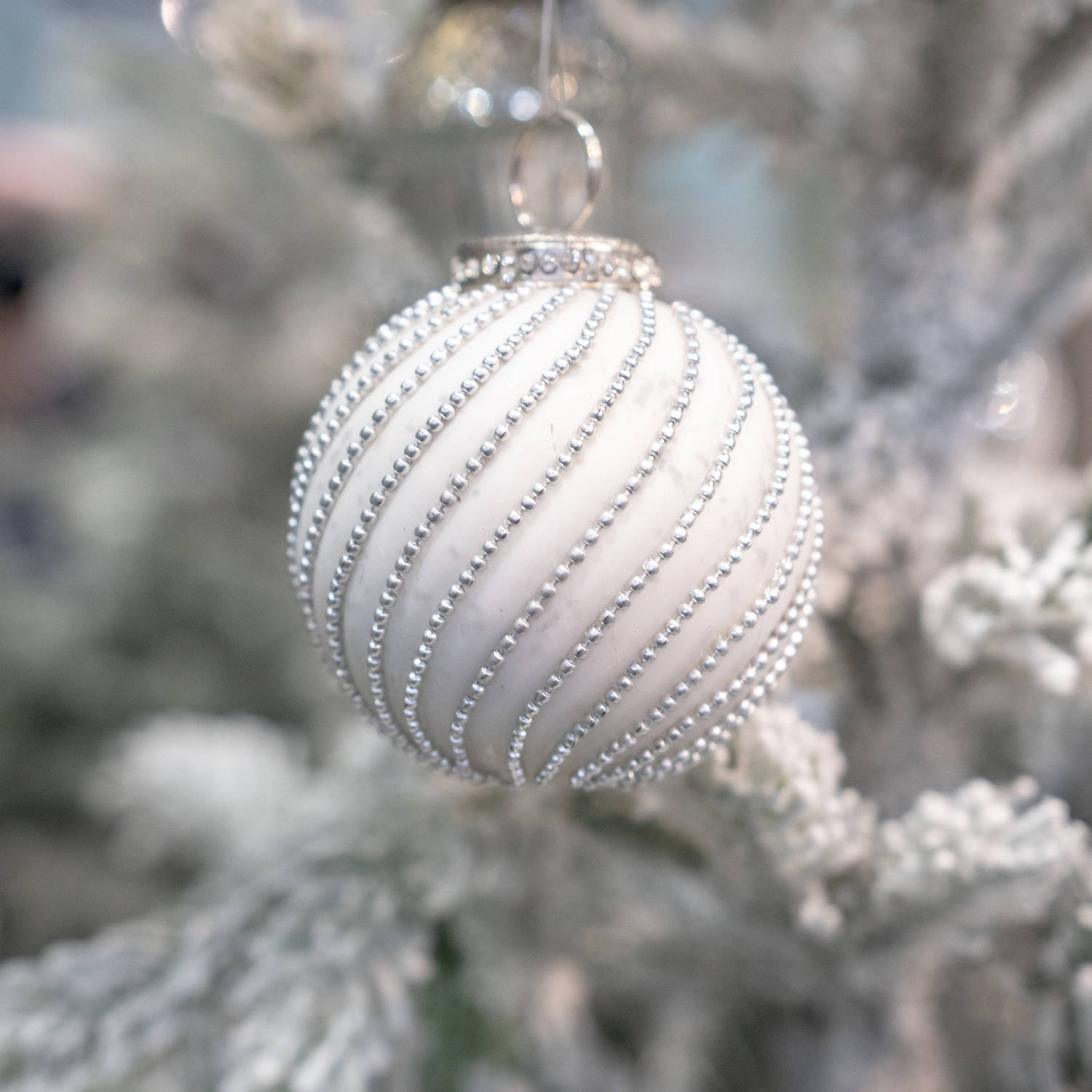 The Noel Collection White Jewel Swirl Large Bauble - Image 3