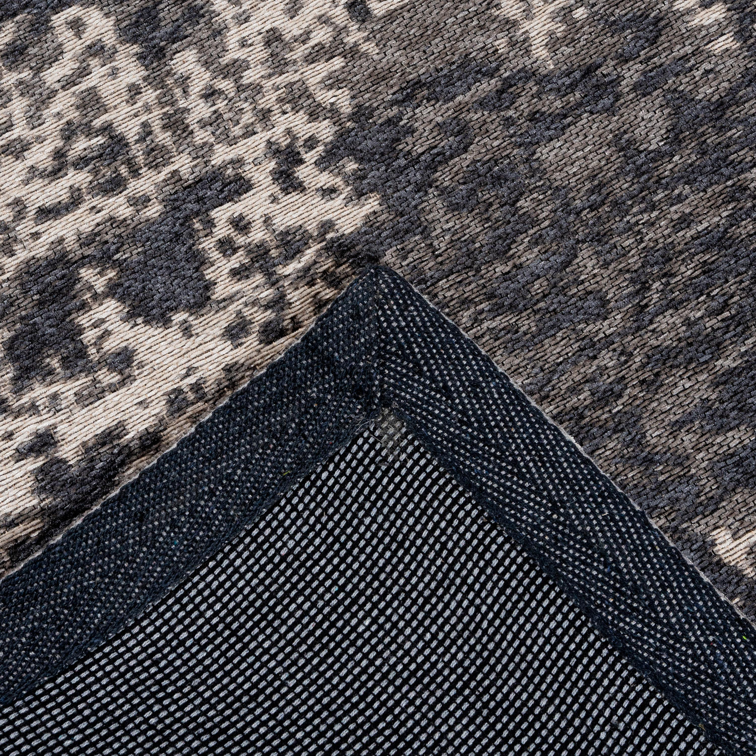 Saturn Abstract Grey Rug - Image 3