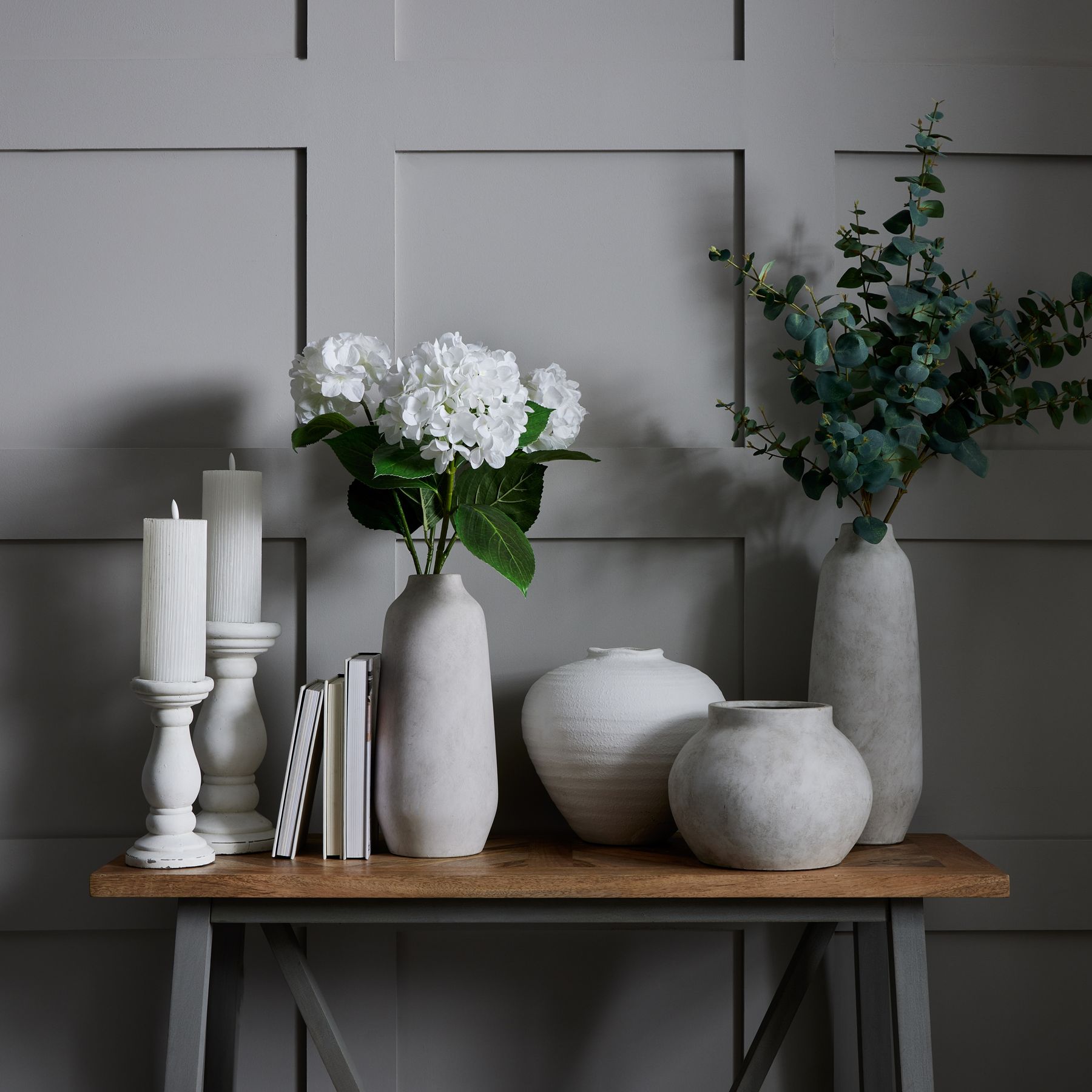 Regola Matt White Ceramic Vase - Image 4