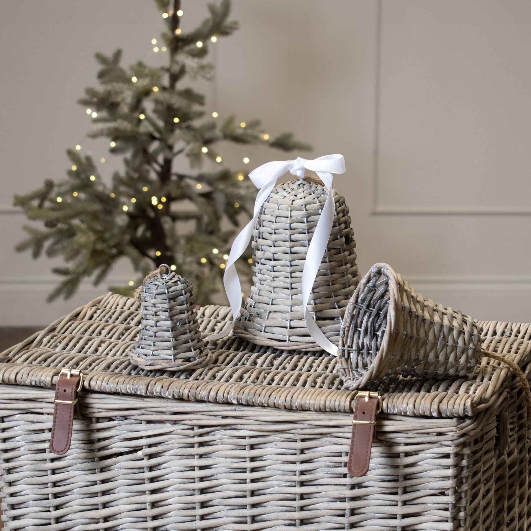 The Noel Collection Medium Wicker Bell Decoration - Image 4