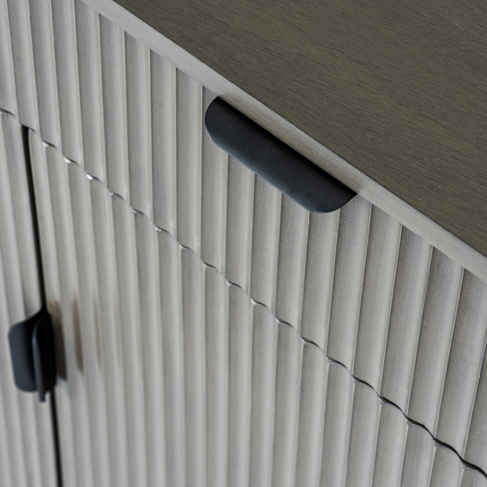 Reed Collection 1 Drawer 2 Door Cabinet - Image 4