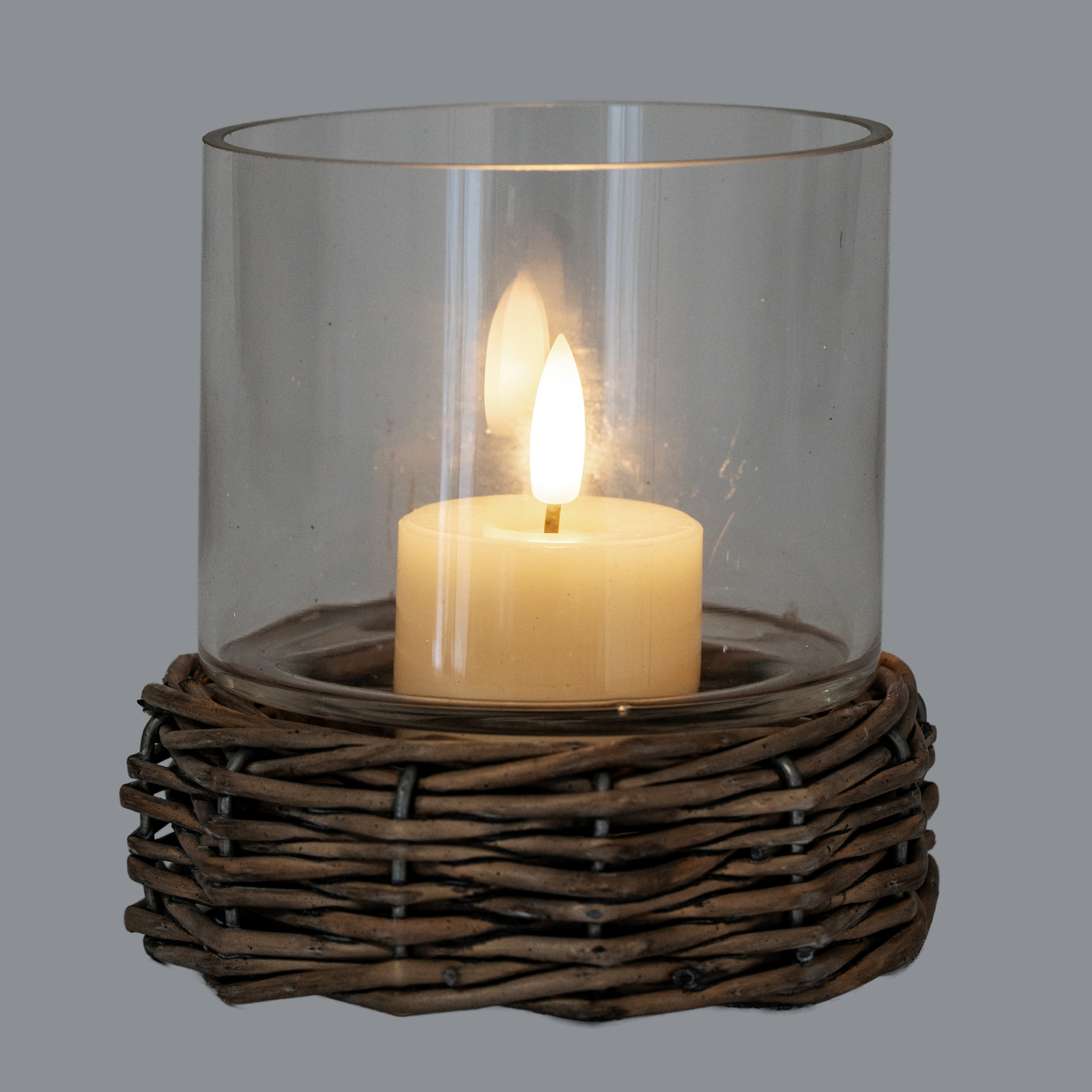 Briar Collection Small Hurricane Lantern With Wicker Tray - Image 3